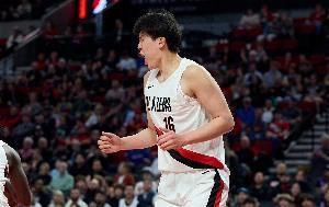 小杨落泪！媒体人：作为全村希望太想打好 有很强挫败感让人心疼