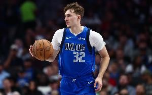 仍然不理想!弗拉格半场4中2得到4分5板2助另2失误 正负值-11