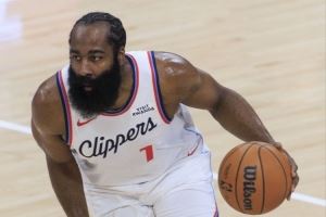 哈登近5场场均24.6分5.8板8.6助1.6抢断 三项命中率49/43/94%