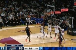 问题不大!米切尔速推反击突破喂饼阿伦暴扣!骑士轰出13-0!