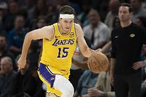 雷迪克：里夫斯遭遇腹股沟轻度拉伤 预计在客场之旅期间会回归