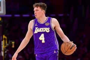 克内克特:暂停时要多沟通&仔细听教练的部署 要建立好冠军习惯