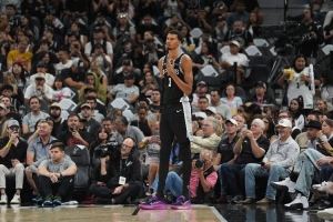 曾令旭：马刺外线太年轻 没文班他们依旧是西部垫底水平