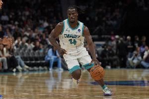 黄蜂三名新秀出场时间皆在新秀前十 次轮秀赛恩·詹姆斯高居第四